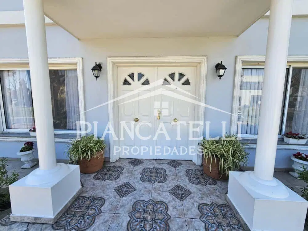 Casa en Venta con 4 ambientes en Barrio Cerrado Haras María Eugenia 2