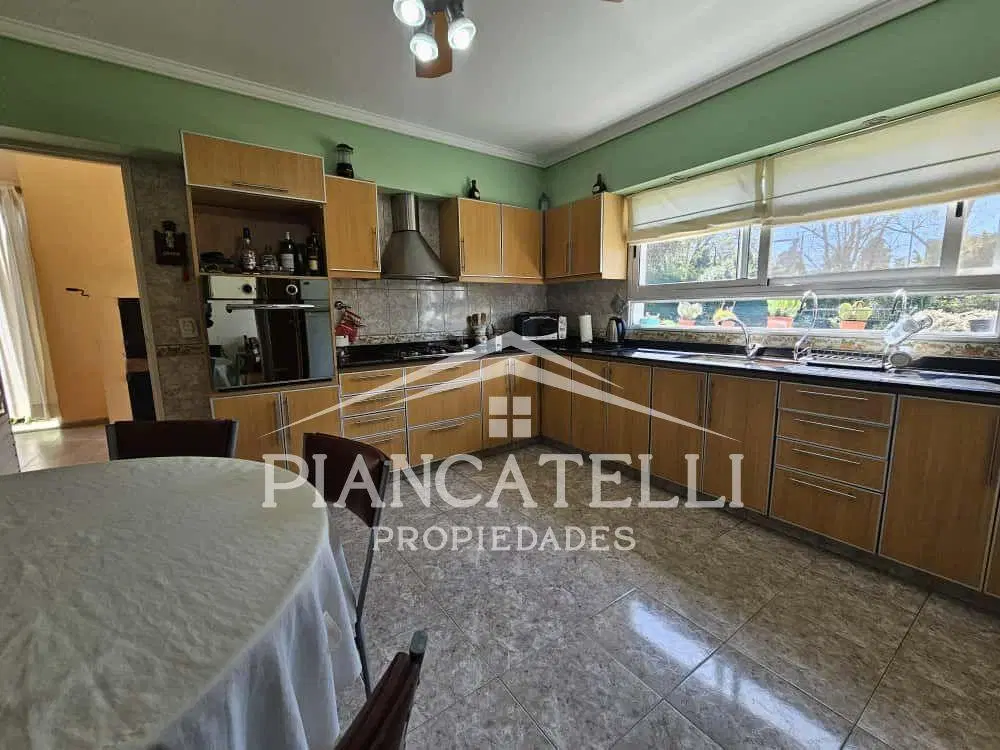 Casa en Venta con 4 ambientes en Barrio Cerrado Haras María Eugenia 1