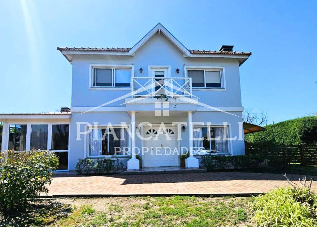 Casa en Venta con 4 ambientes en Barrio Cerrado Haras María Eugenia