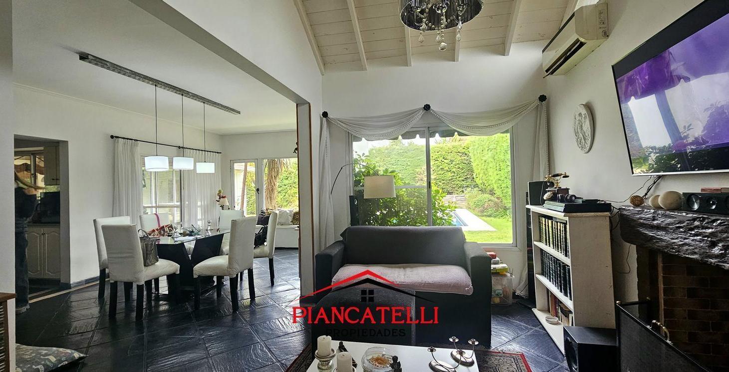 Casa en Venta con 4 ambientes en Country Las Lajas
