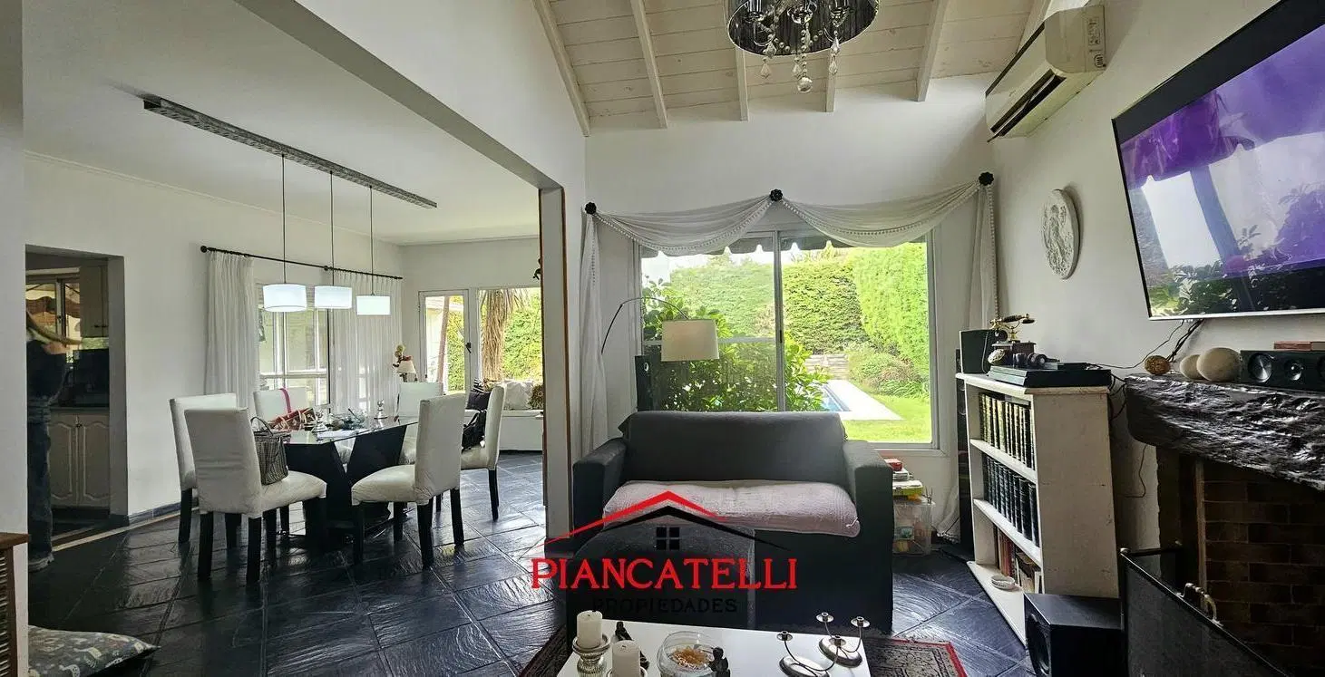 Casa en Venta con 4 ambientes en Country Las Lajas 3