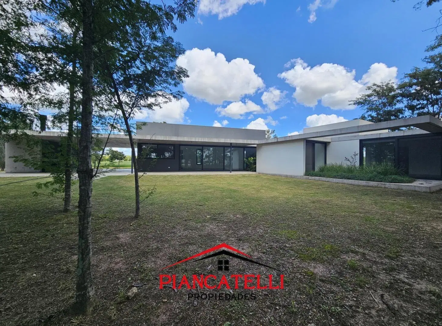 CASA EN VENTA 4 AMBIENTES EN EVERLINKS 2