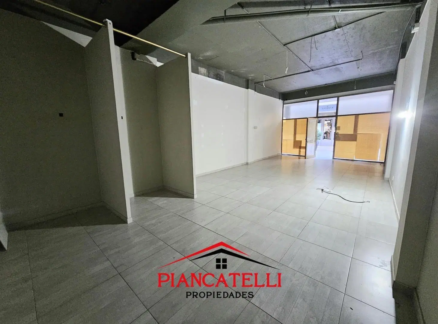 VENTA DE LOCAL EN PARQUE LELOIR SOBRE AVENIDA MARTIN FIERRO 5
