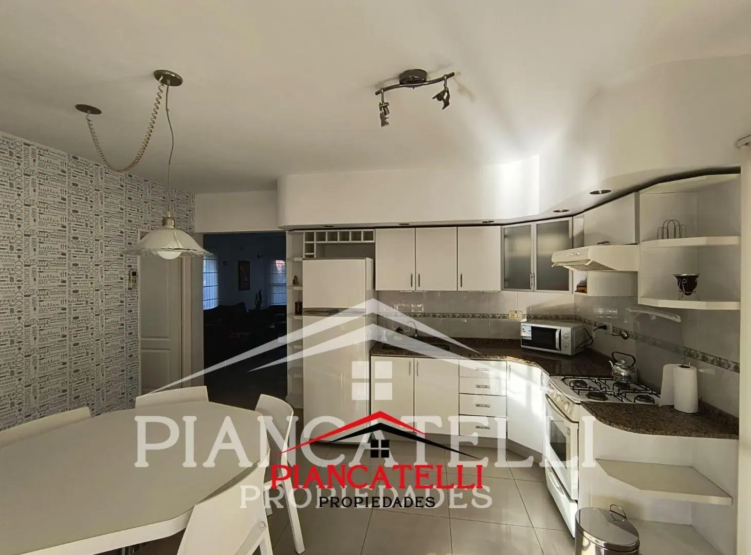 Casa en Venta o Alquiler, 4 ambientes, Banco Provincia 3