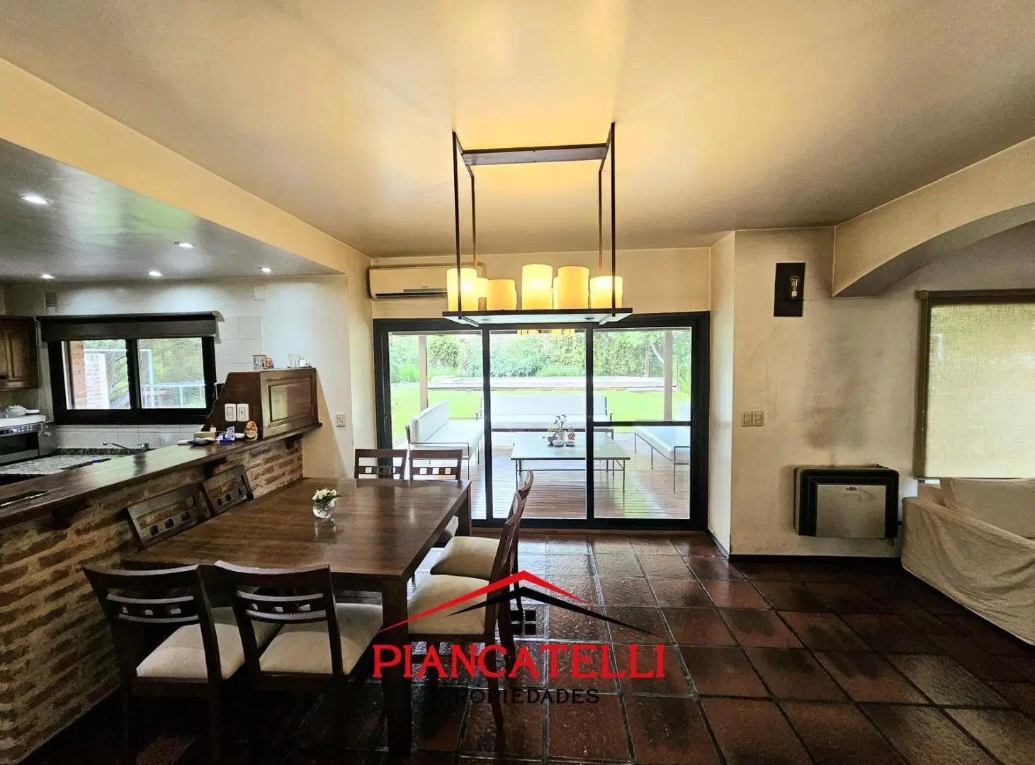 CASA EN VENTA EN CAMPOS DE ALVAREZ CON 4 AMBIENTES 1