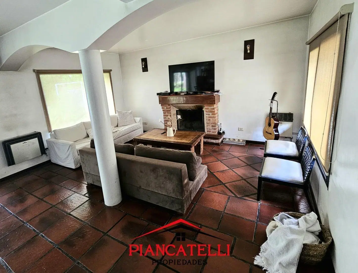 CASA EN VENTA EN CAMPOS DE ALVAREZ CON 4 AMBIENTES 4