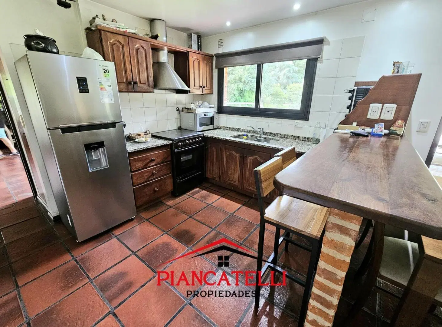 CASA EN VENTA EN CAMPOS DE ALVAREZ CON 4 AMBIENTES 5
