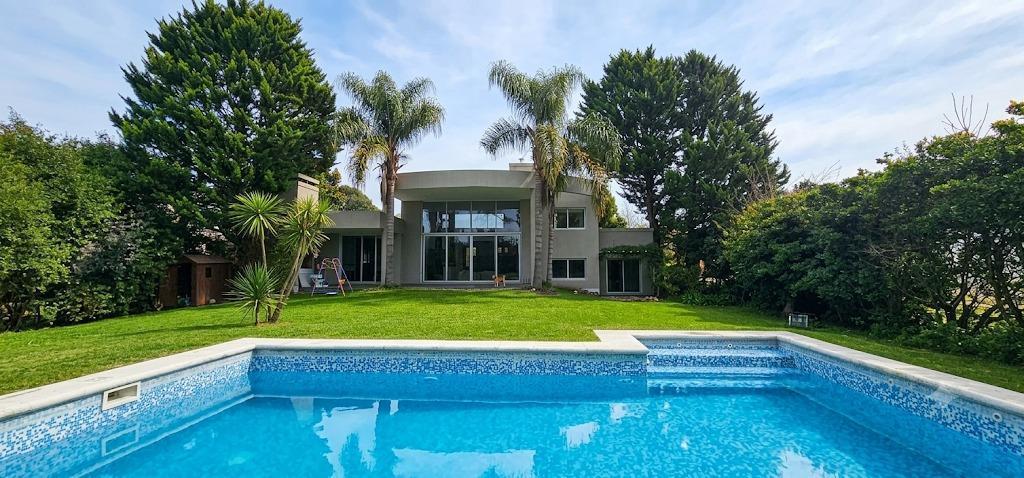 Foto de Casa en Venta en Barrio Cerrado Santa Ana, imagen 2