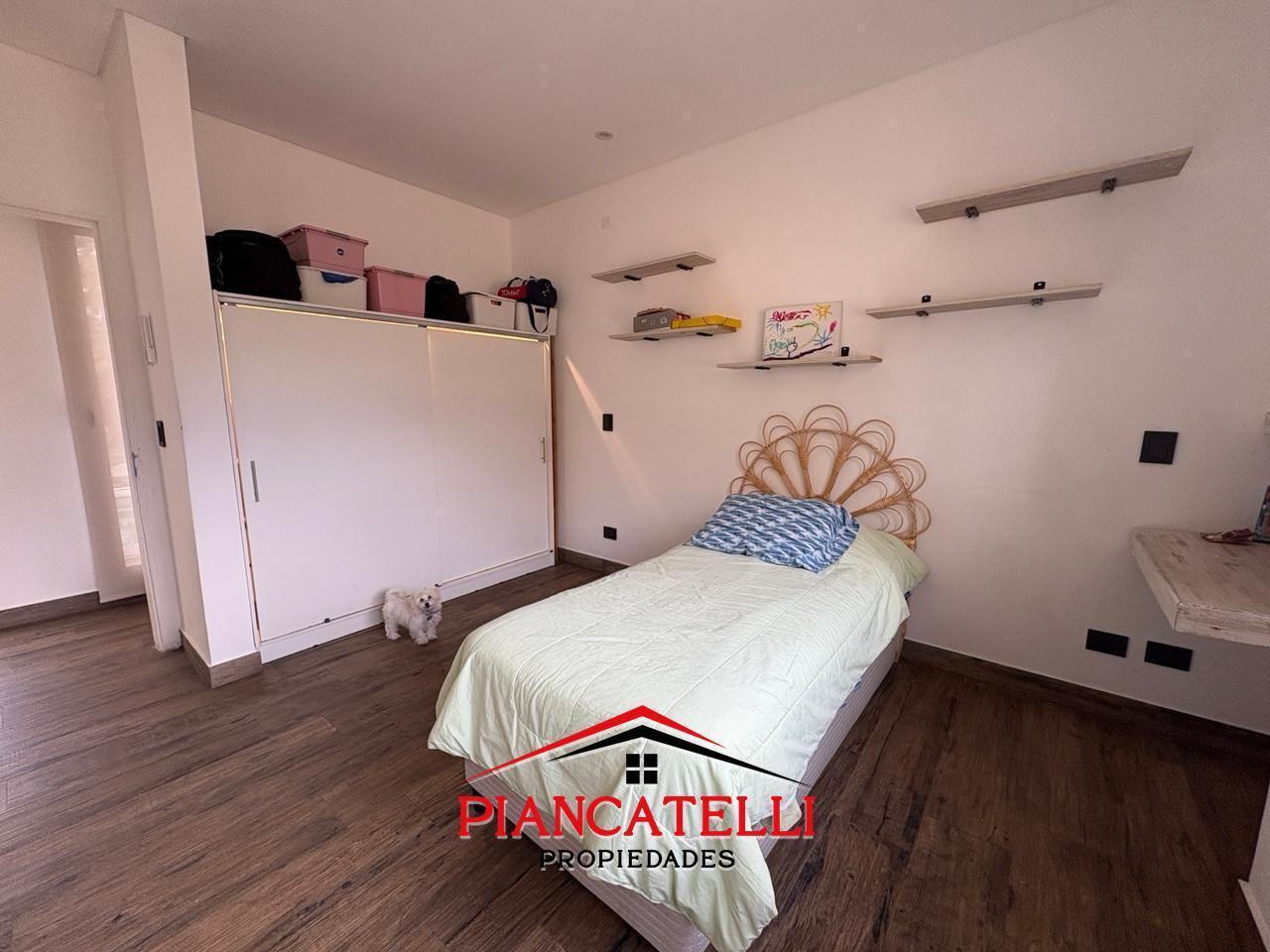Foto de Casa en venta con 4 ambientes en Barrio La Cesarina, imagen 1