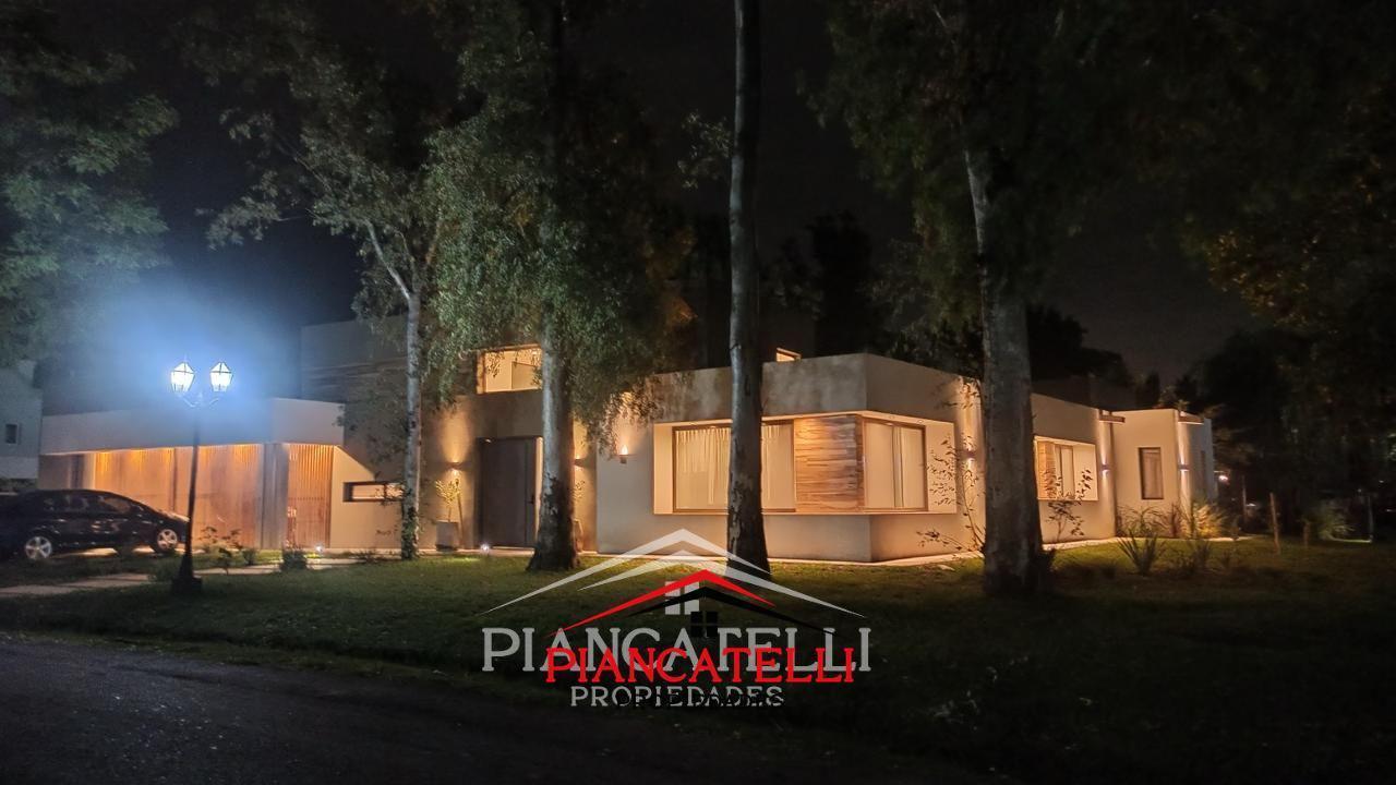 Foto de Casa en venta con 4 ambientes en Barrio La Cesarina, imagen 2