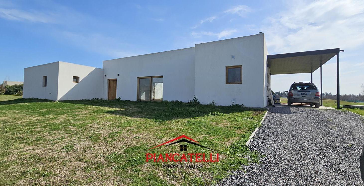 Casa en Venta en Everlinks Golf Country Club, Luján con 3 habitaciones