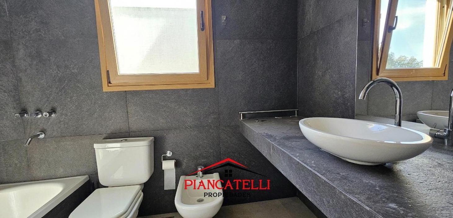 Foto de Casa en Venta en Everlinks Golf Country Club, Luján con 3 habitaciones, imagen 2