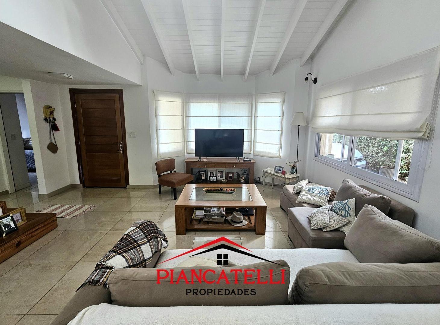 CASA EN VENTA CON 4 AMBIENTES EN COUNTRY BANCO PROVINCIA