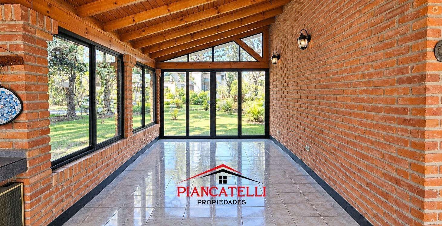 Foto de Casa en Venta en Banco Provincia construida sobre dos lotes unificados, imagen 3