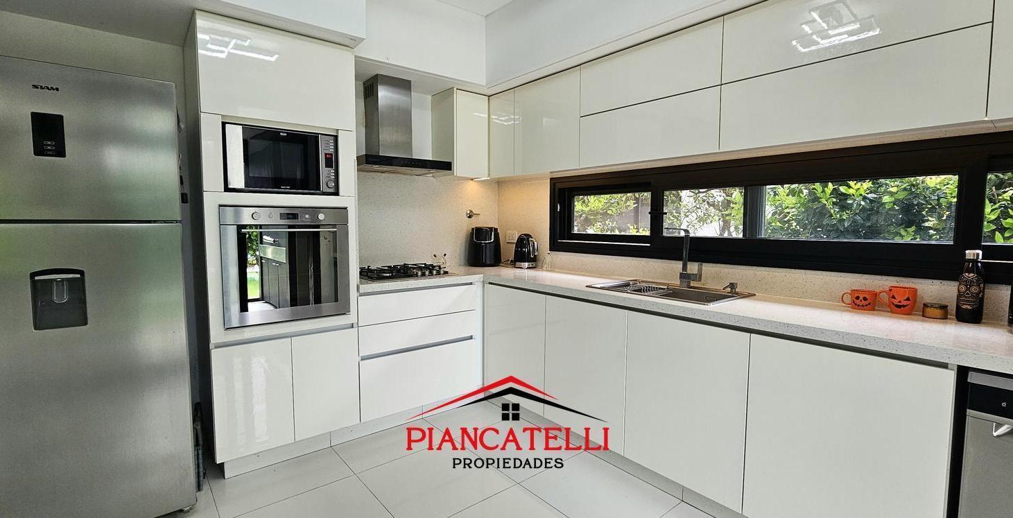Foto de Casa moderna en Venta en Banco Provincia. Acepta Financiación !, imagen 3