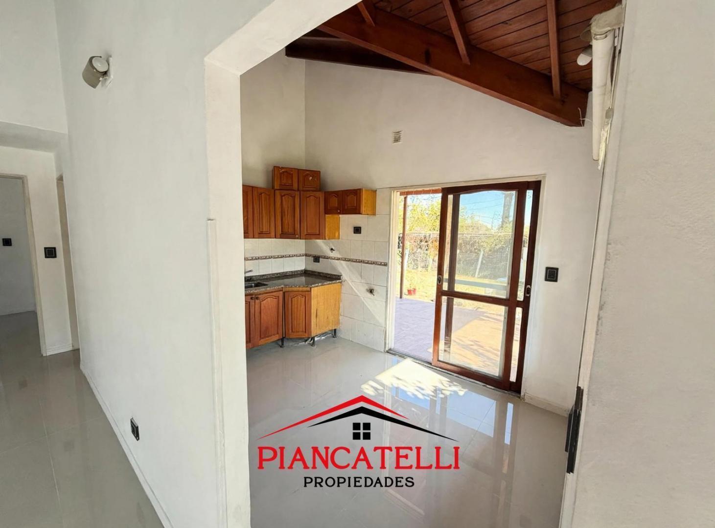 Foto de Casa en Alquiler Anual sin muebles, en Banco Provincia Country Club, imagen 1