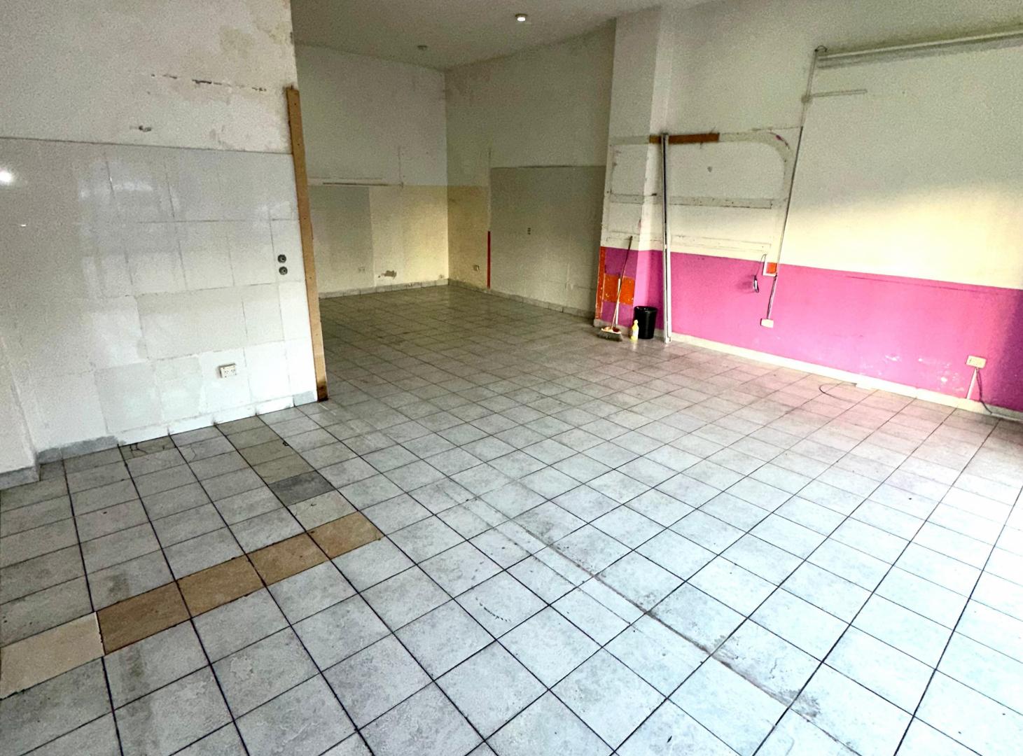 Foto de ALQUILER LOCAL COMERCIAL SOBRE LA AV. OLIVERA, imagen 3