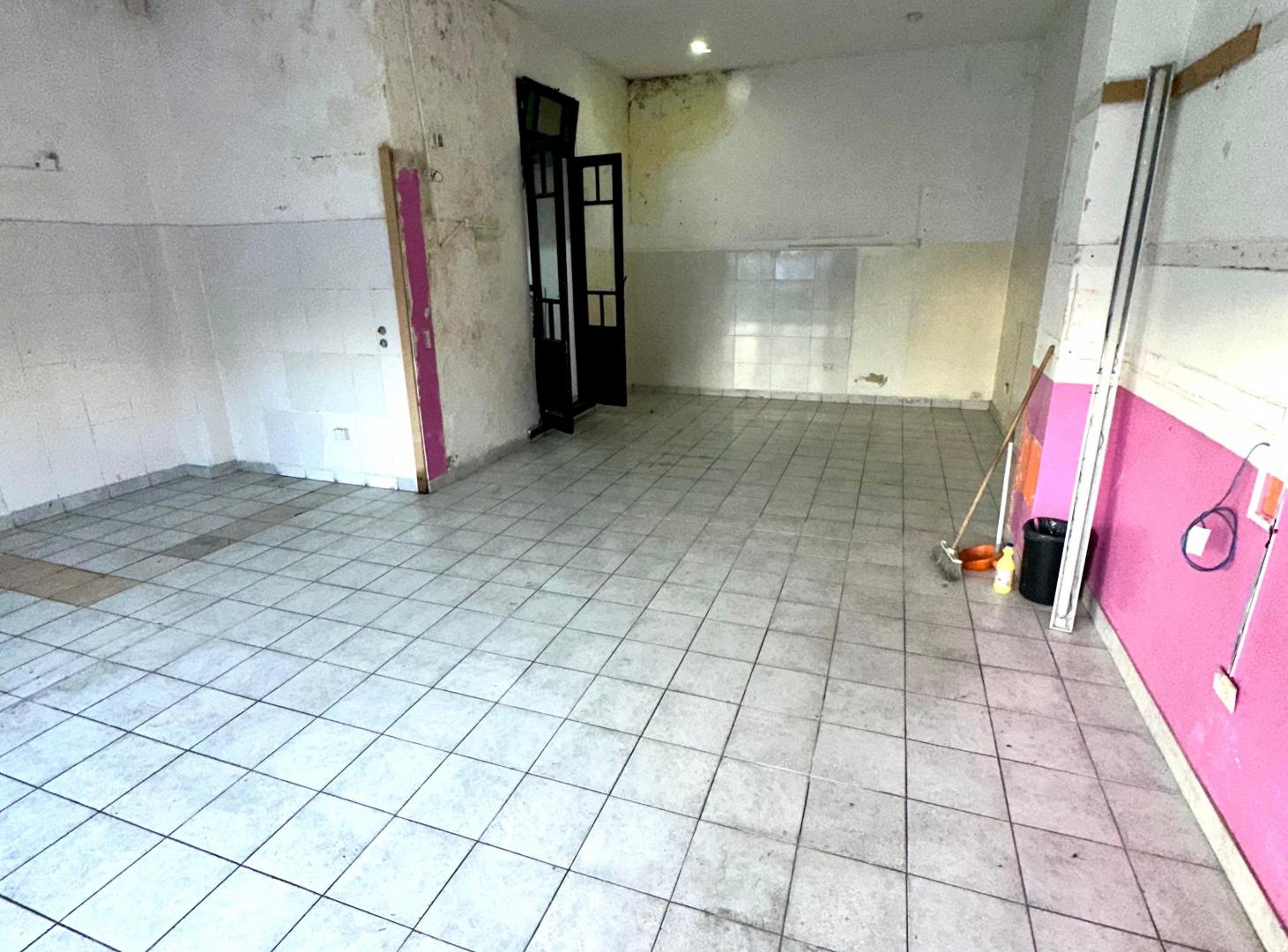 Foto de ALQUILER LOCAL COMERCIAL SOBRE LA AV. OLIVERA, imagen 5