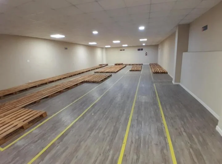 Gran Propiedad Comercial De 692 M²: Local Con Vidriera, Depósito Y Oficinas 3