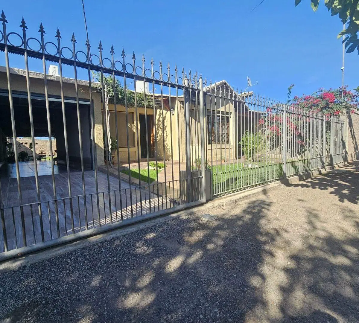 CASA EN VENTA – BARRIO ARENAS RAFFO, KM 8 7