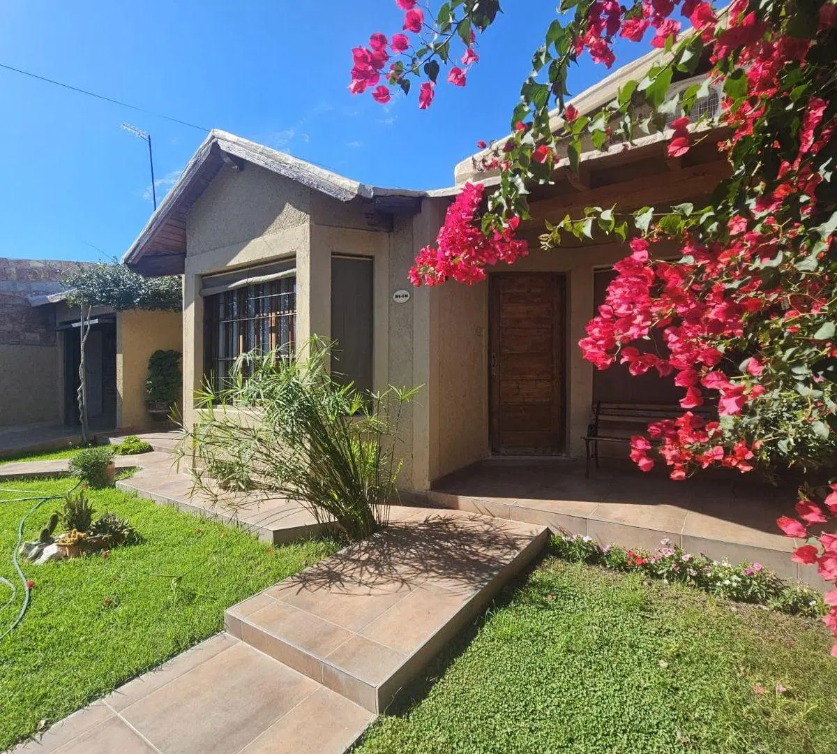 CASA EN VENTA – BARRIO ARENAS RAFFO, KM 8 5