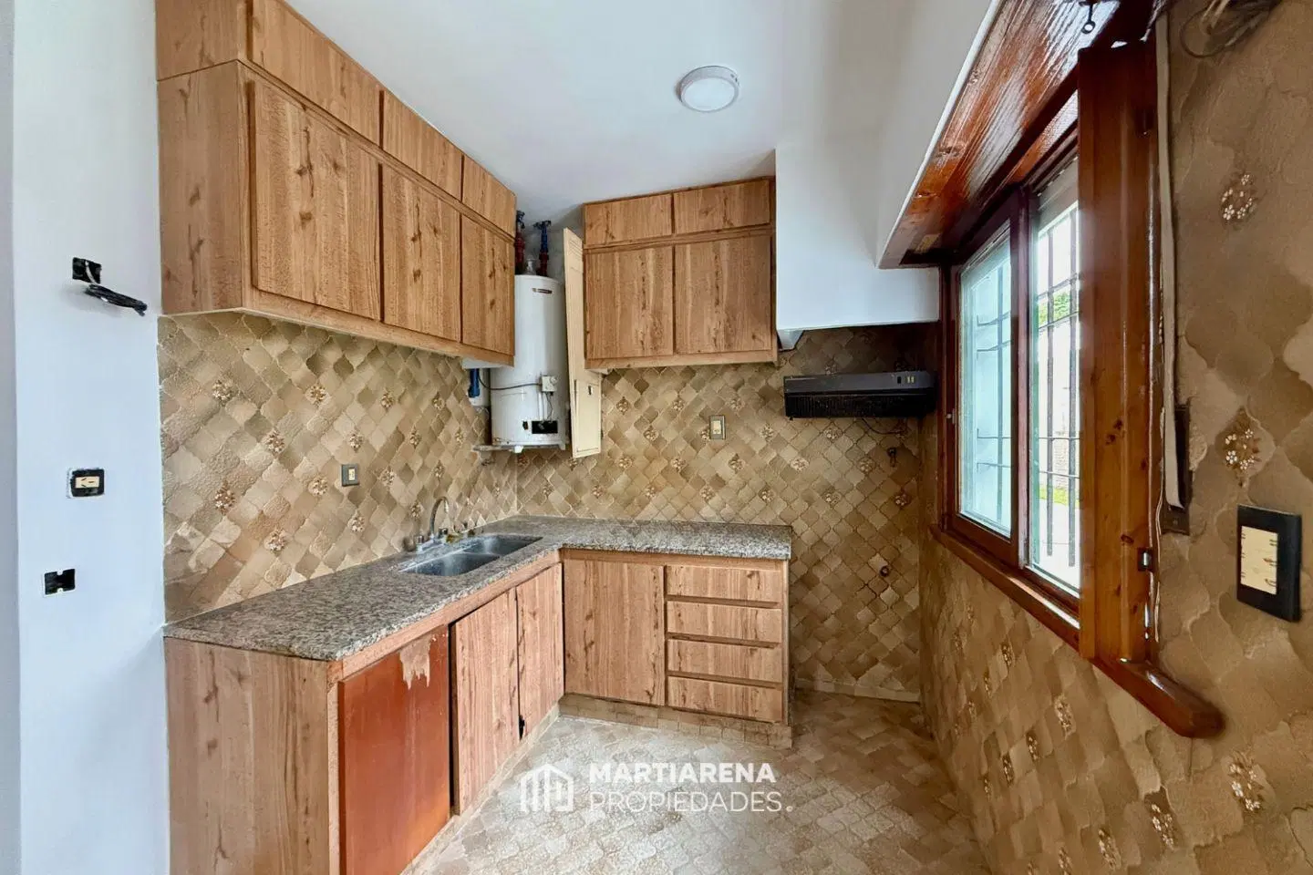 Casa 6 ambientes 4 dormitorios. | Calabria al 6900 4
