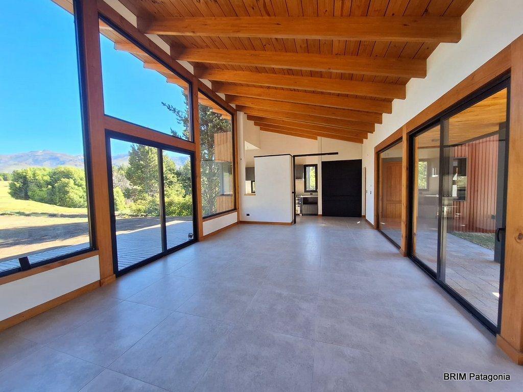 Soñanda Casa en El Exclusivo Barrio Chapelco Golf 4