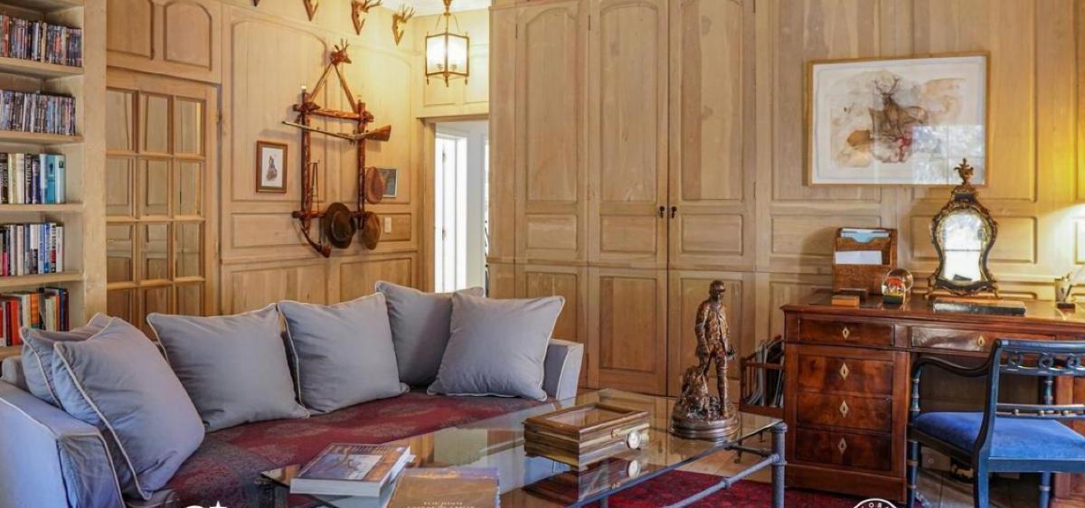 Casa de 680 m² de Estilo Belga Sobre 20 Hectáreas en San Martin de Los Andes 1