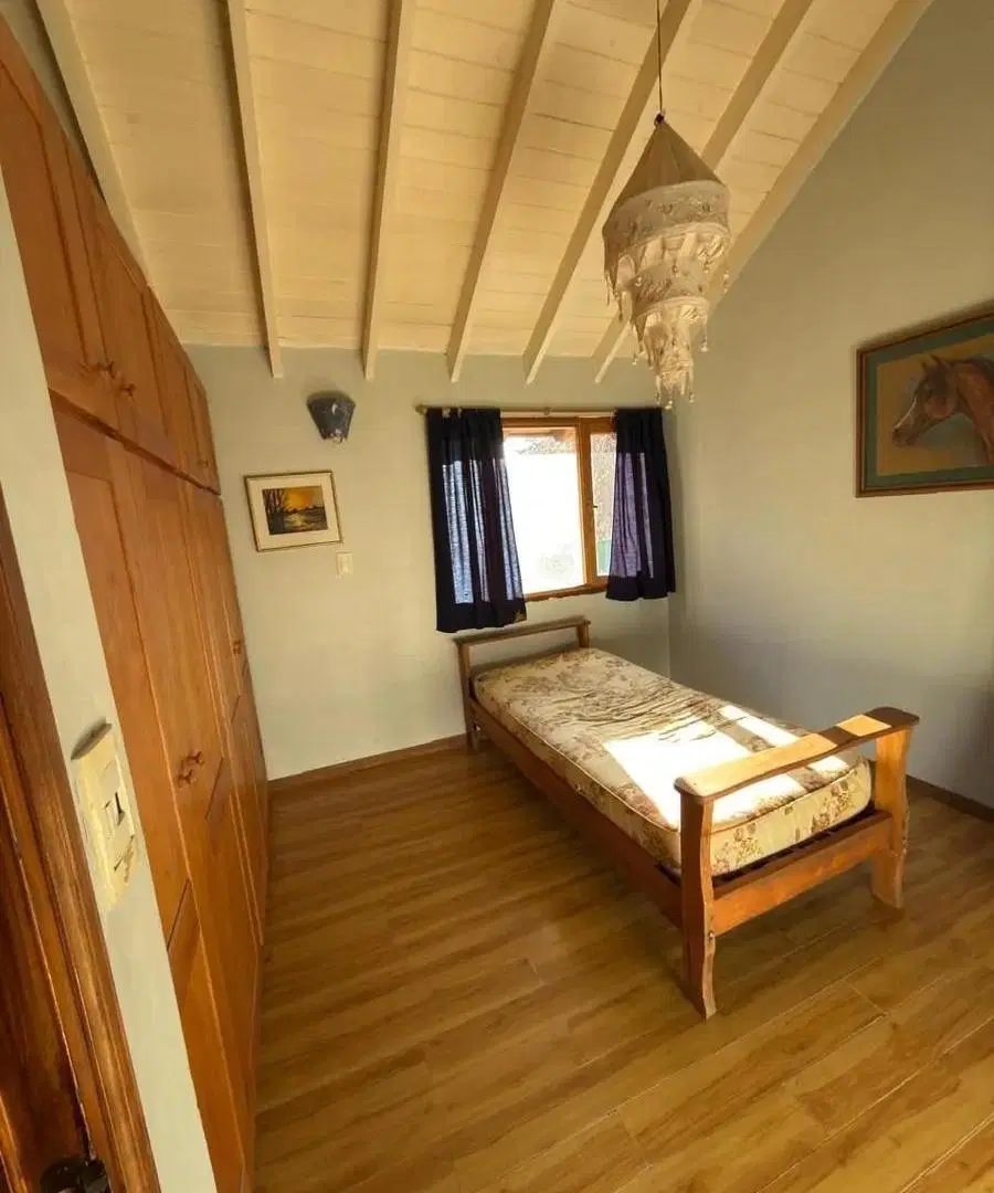 Oportunidad en Barrio Bickel: Complejo de Casa + 6 Departamentos sobre Ruta 40 3