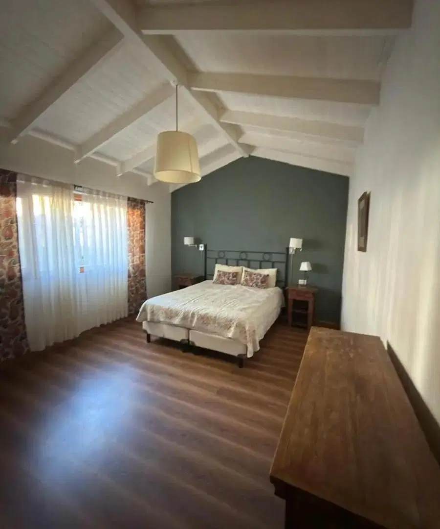 Oportunidad en Barrio Bickel: Complejo de Casa + 6 Departamentos sobre Ruta 40 4