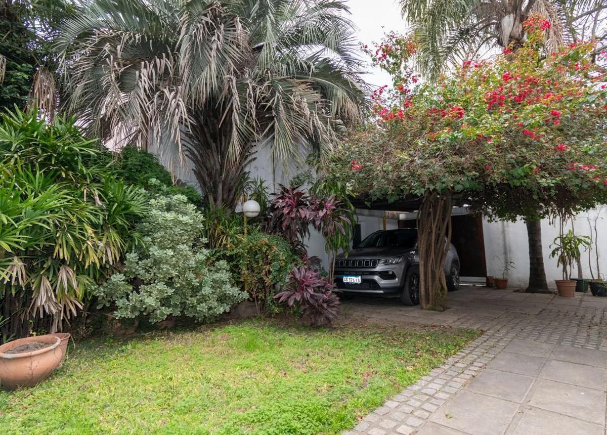Casa en Venta Tres Dorm. Zona Parque Casado 3