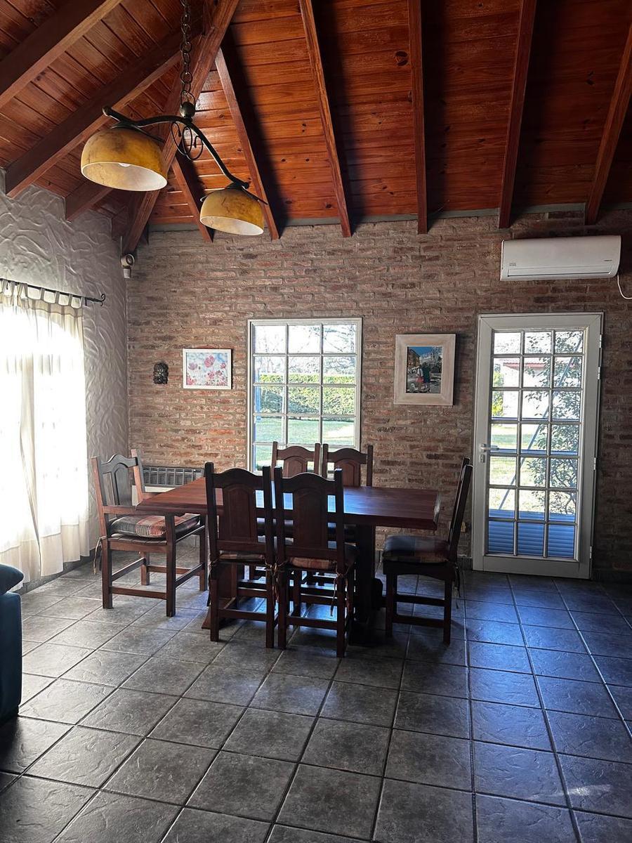 Venta de Casa en Barrio del Club Gimnasia y Esgrima, Pueblo Esther 3