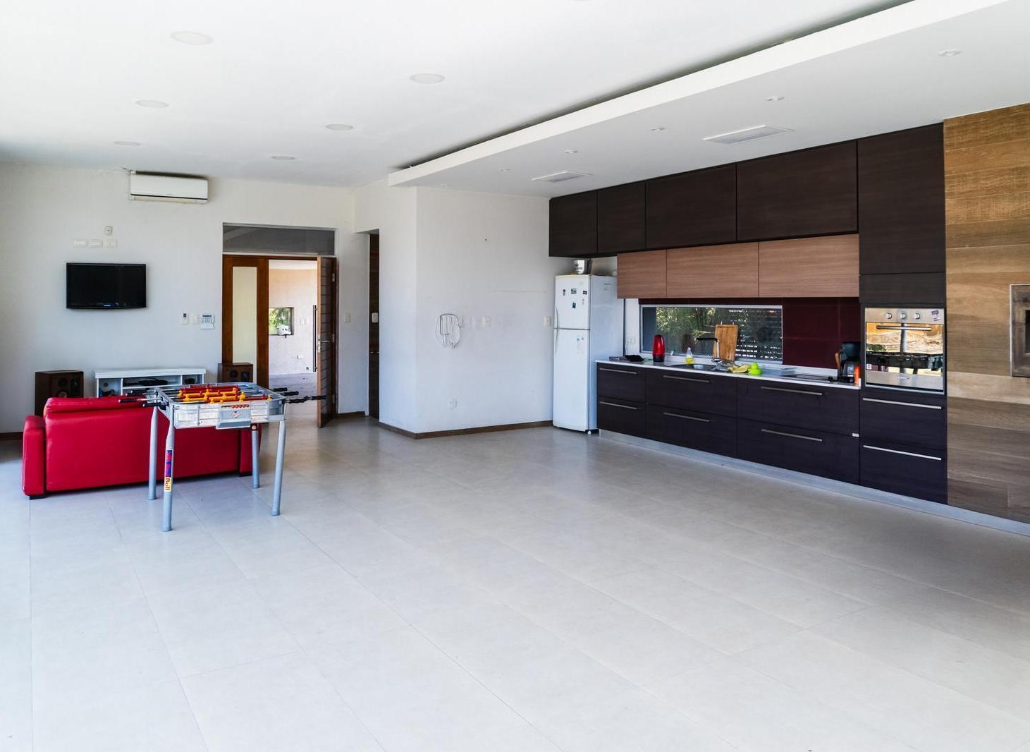 Casa Quincho, Terreno 1200 m2. Pileta en Los Troncos