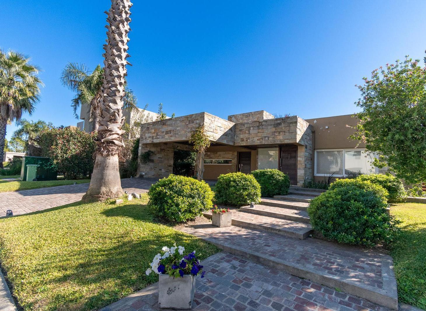 Casa en Miraflores (Funes Hills)