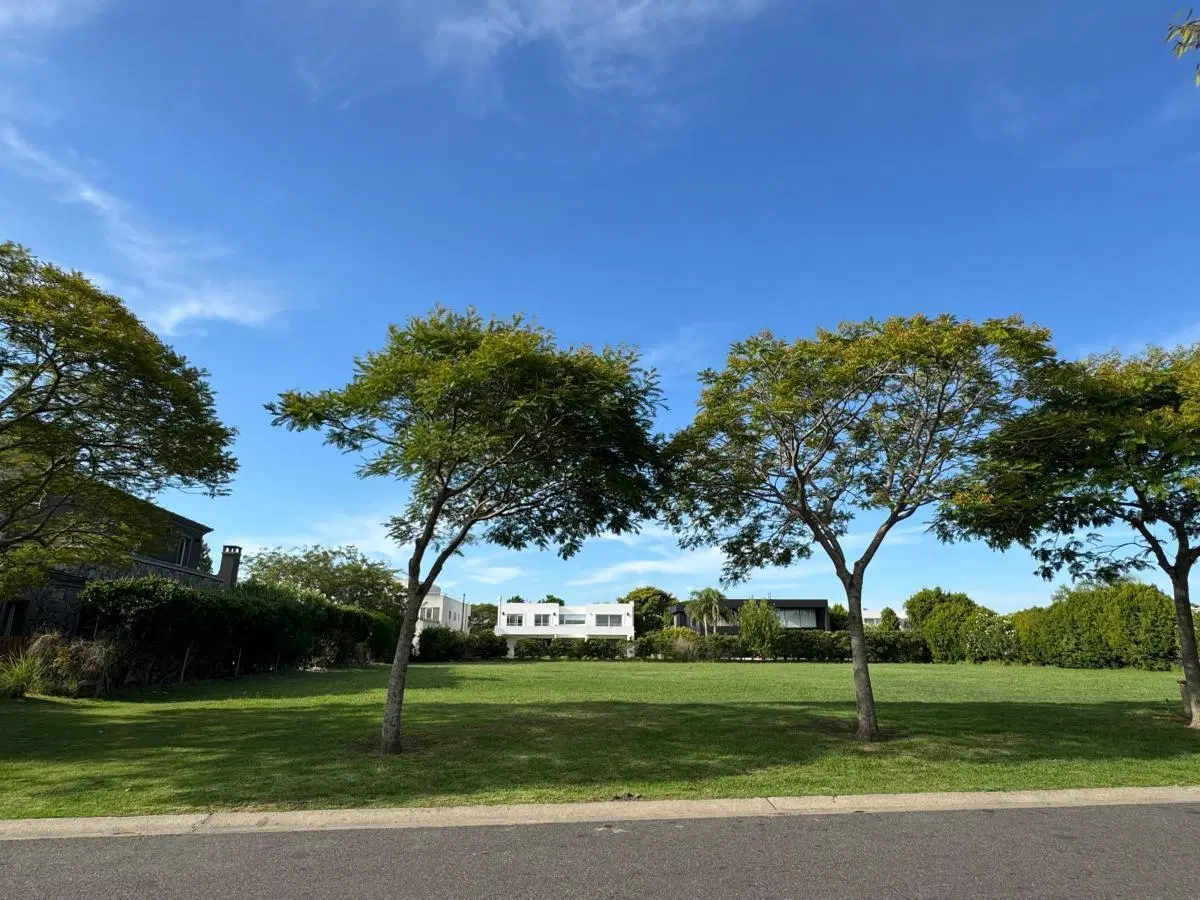 LOTE EN VENTA EN EL GOLF - NORDELTA 5