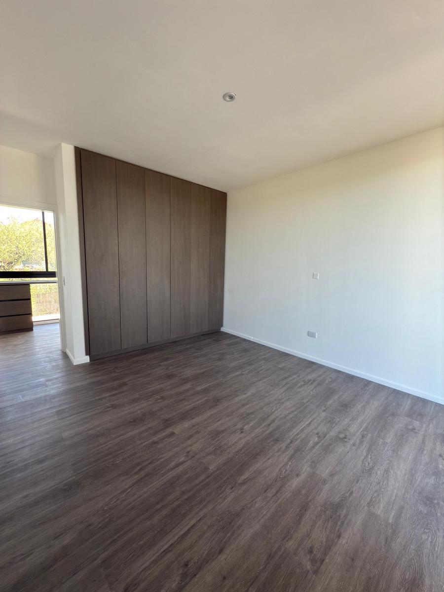 Venta Casa de Categoría en Estancia El Terrón 475 m² Cubiertos Hermosas Vistas! 3