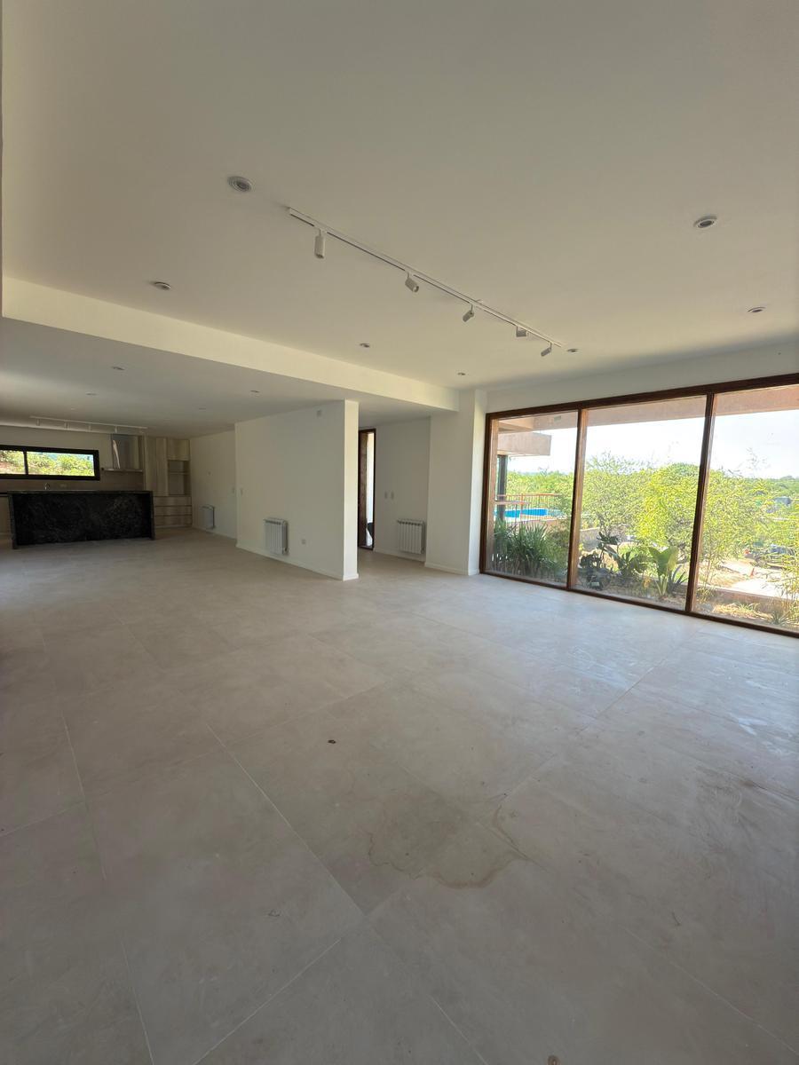 Venta Casa de Categoría en Estancia El Terrón 475 m² Cubiertos Hermosas Vistas! 2