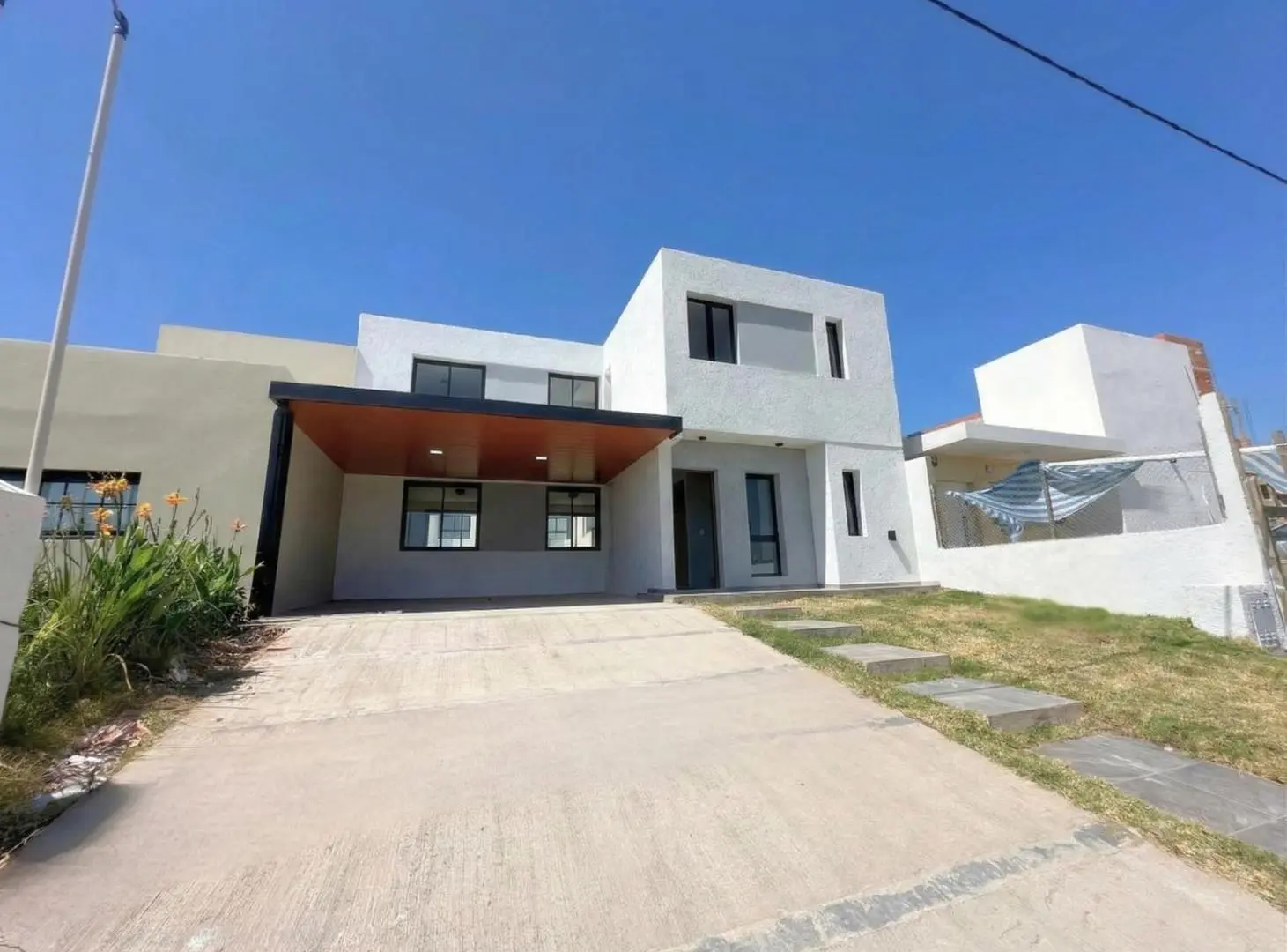 ¡Tu Nuevo Hogar en Docta! Casa de Dos Plantas con Gran Patio 2
