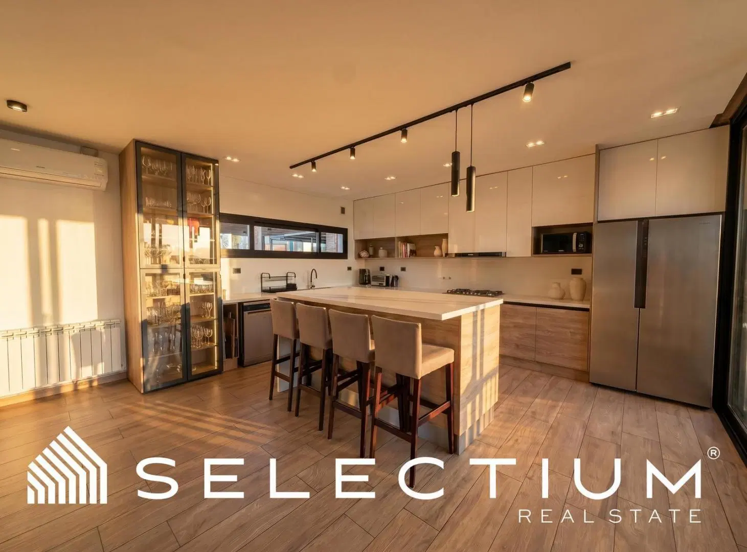 Espectacular Casa de Categoría en Siete Soles | 600 m² | Master Suite | Balcones | Pileta | Quincho 2