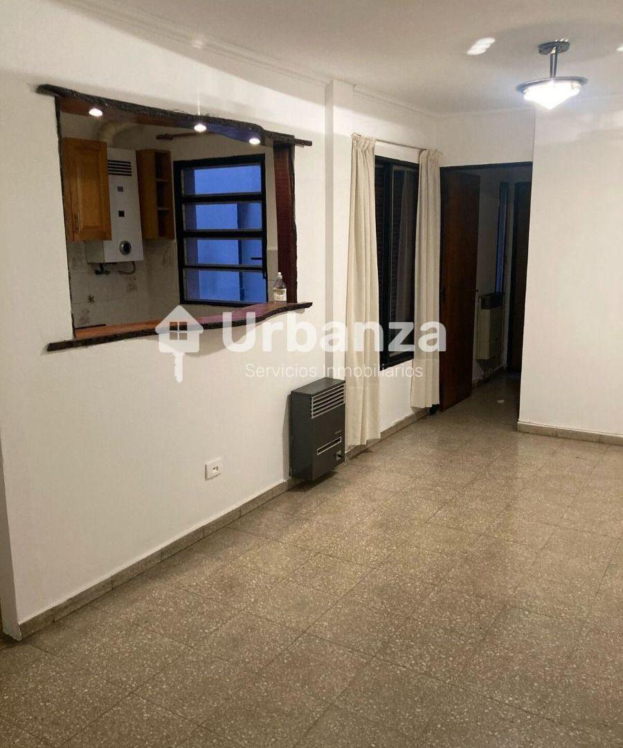 Foto de Departamento 1 dormitorio con balcón APTO CRÉDITO en Caseros 687 a, imagen 1