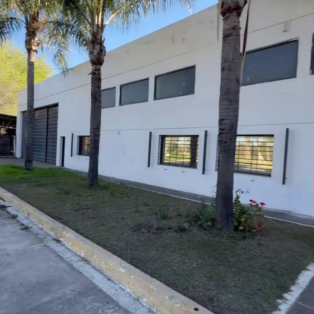 Foto de Espectacular lote con 2 Naves Industriales, Casa, Oficinas y, imagen 2