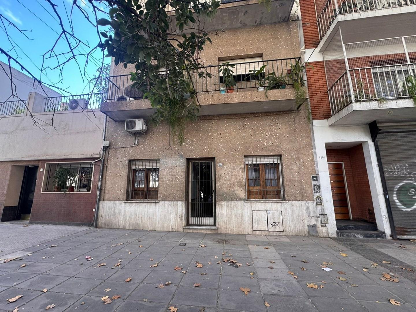 Casa multifamiliar en dos plantas