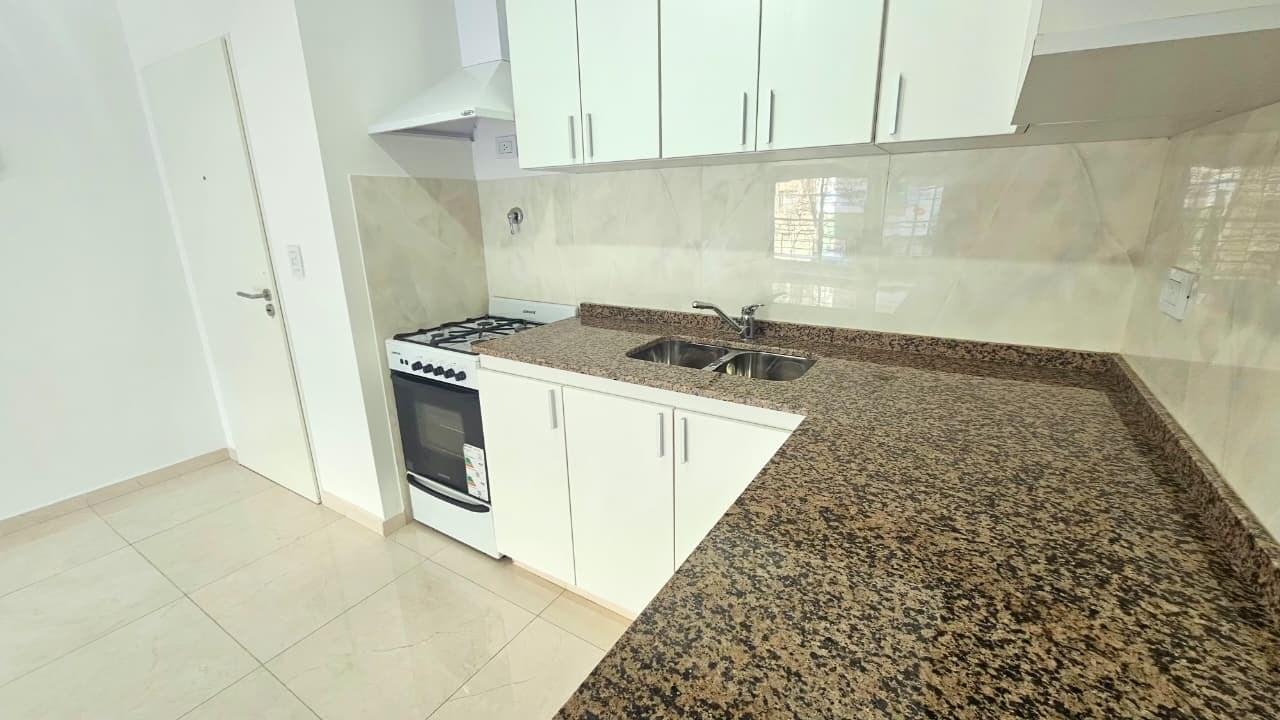 Foto de Departamento monoambiente con balcón al frente en Alquiler en Morón, imagen 5