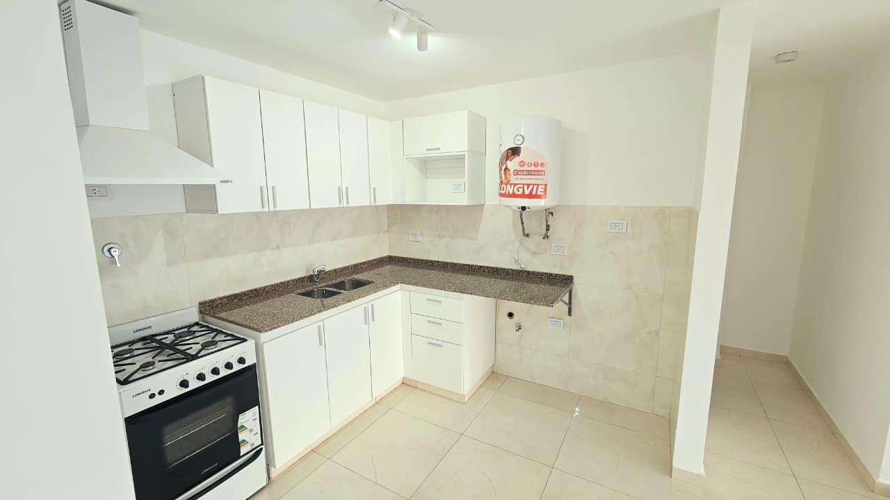 Foto de Departamento monoambiente con balcón al frente en Alquiler en Morón, imagen 2