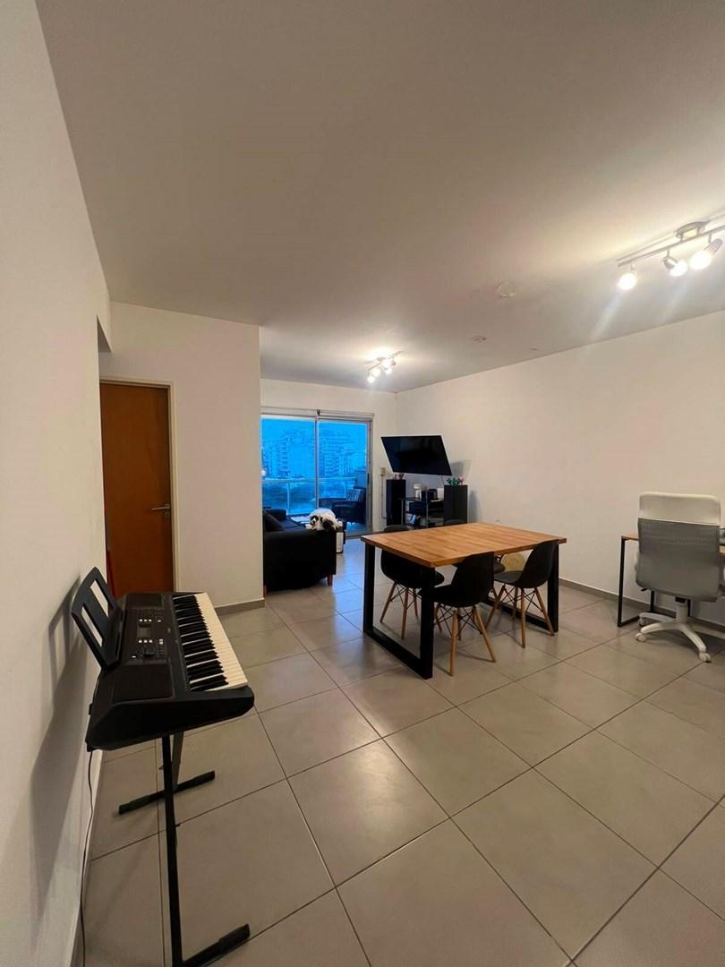 Foto de DEPARTAMENTO DOS AMBIENTES CON TERRAZA PROPIA en Venta en Flores, imagen 2