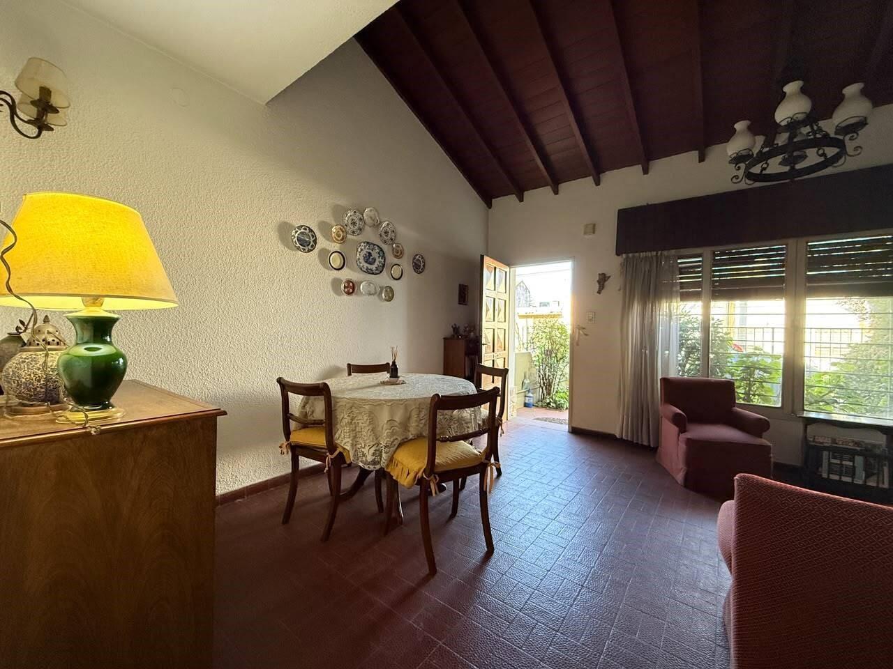 Foto de Casa 2 ambientes con jardín y cochera en Venta en Castelar, Morón, imagen 5