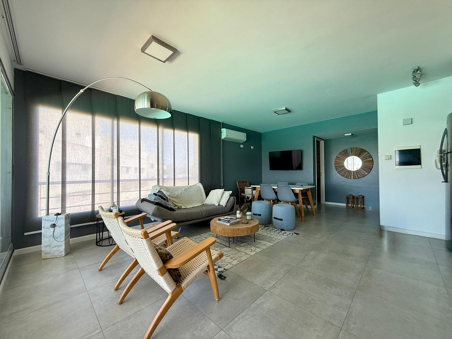 Foto de Departamento 2 ambientes con terraza propia con vista a la Cristal, imagen 3