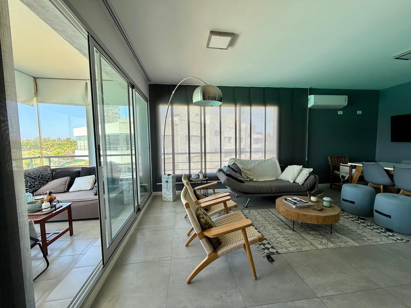 Foto de Departamento 2 ambientes con terraza propia con vista a la Cristal, imagen 2