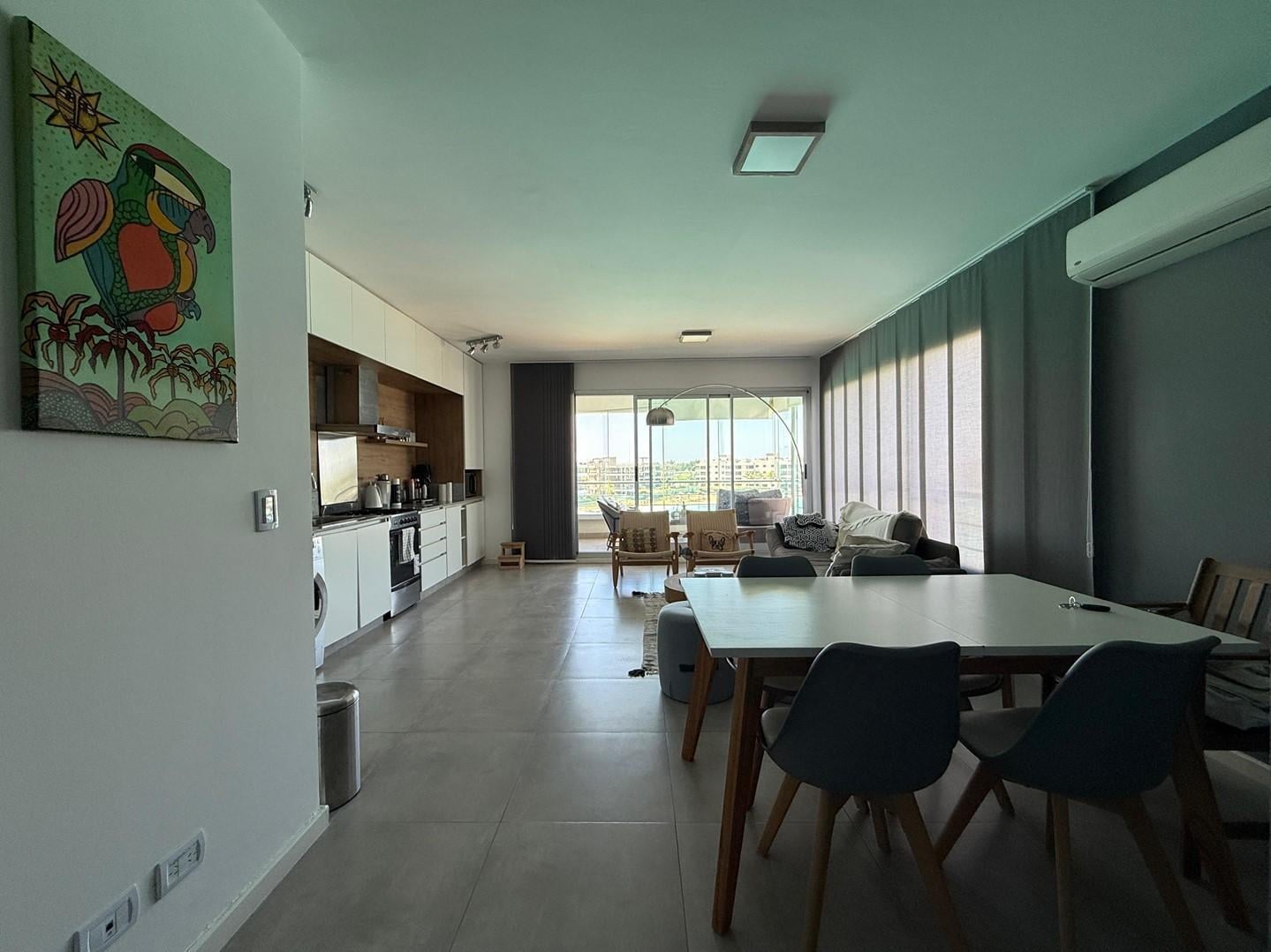 Foto de Departamento 2 ambientes con terraza propia con vista a la Cristal, imagen 1