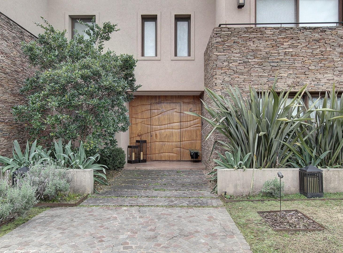 Foto de Casa 8 ambientes con vista al golf en Venta en El Golf, Nordelta, Tigre, imagen 2